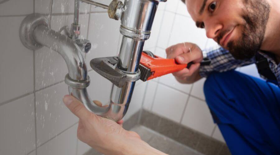 Leaking toilet repair in Van Tassell, WY